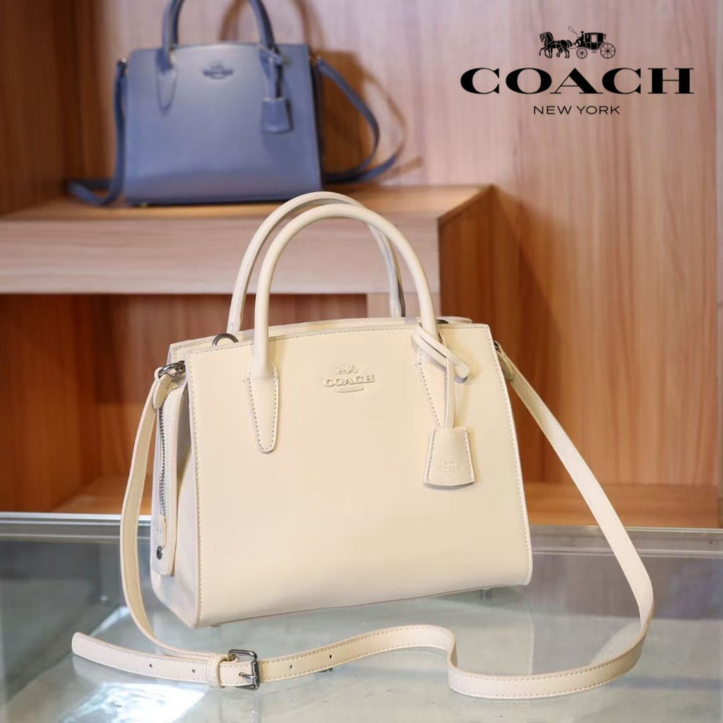 COACH Andrea Carryall Shoulder bags