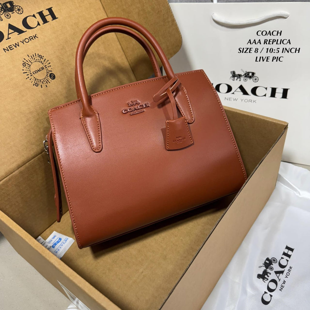 COACH Andrea Carryall Shoulder bags